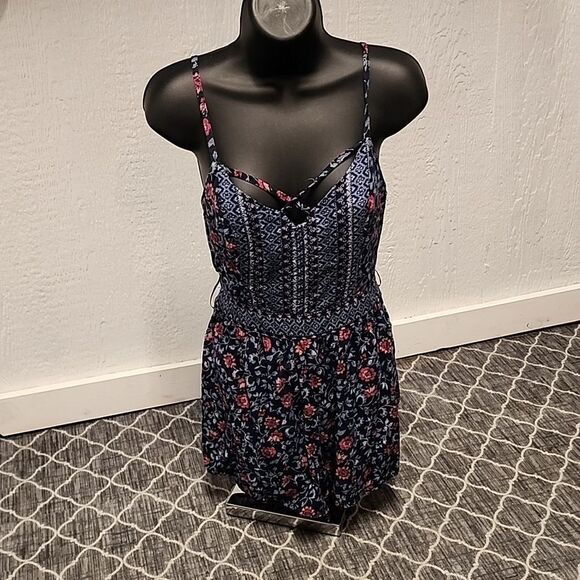 Hollister Floral XS Romper - Picture 1 of 5